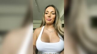 VictoriaJunes webcam video 2208231449